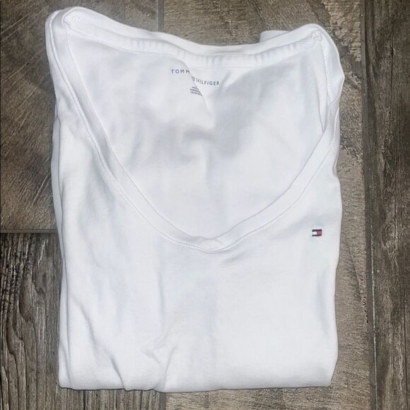 Tommy Hilfiger Classic White Tee - Picture 1 of 3